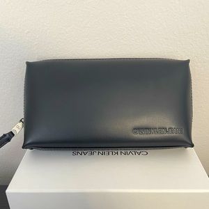 [NEW] Calvin Klein Jeans Black Zipper Wristlet Wallet